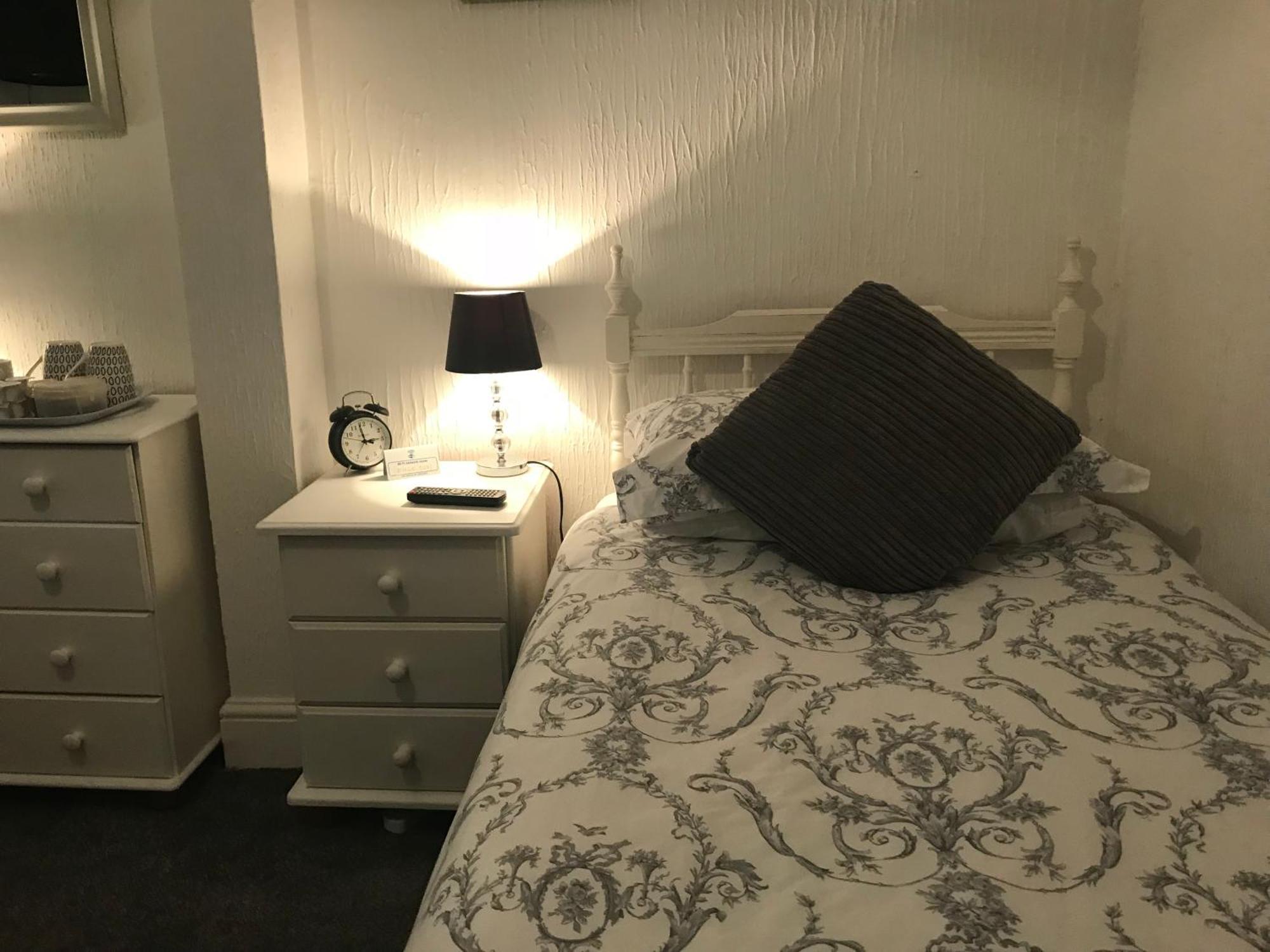 Bridgeside Guest House Лу Екстериор снимка